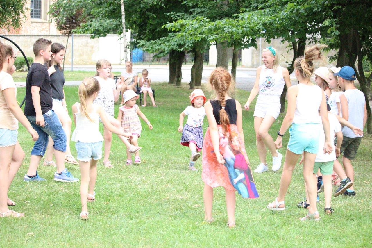 Tanecznym krokiem przez wakacje - na PARKIETACH Z PALETY pląsy wygibańce.
